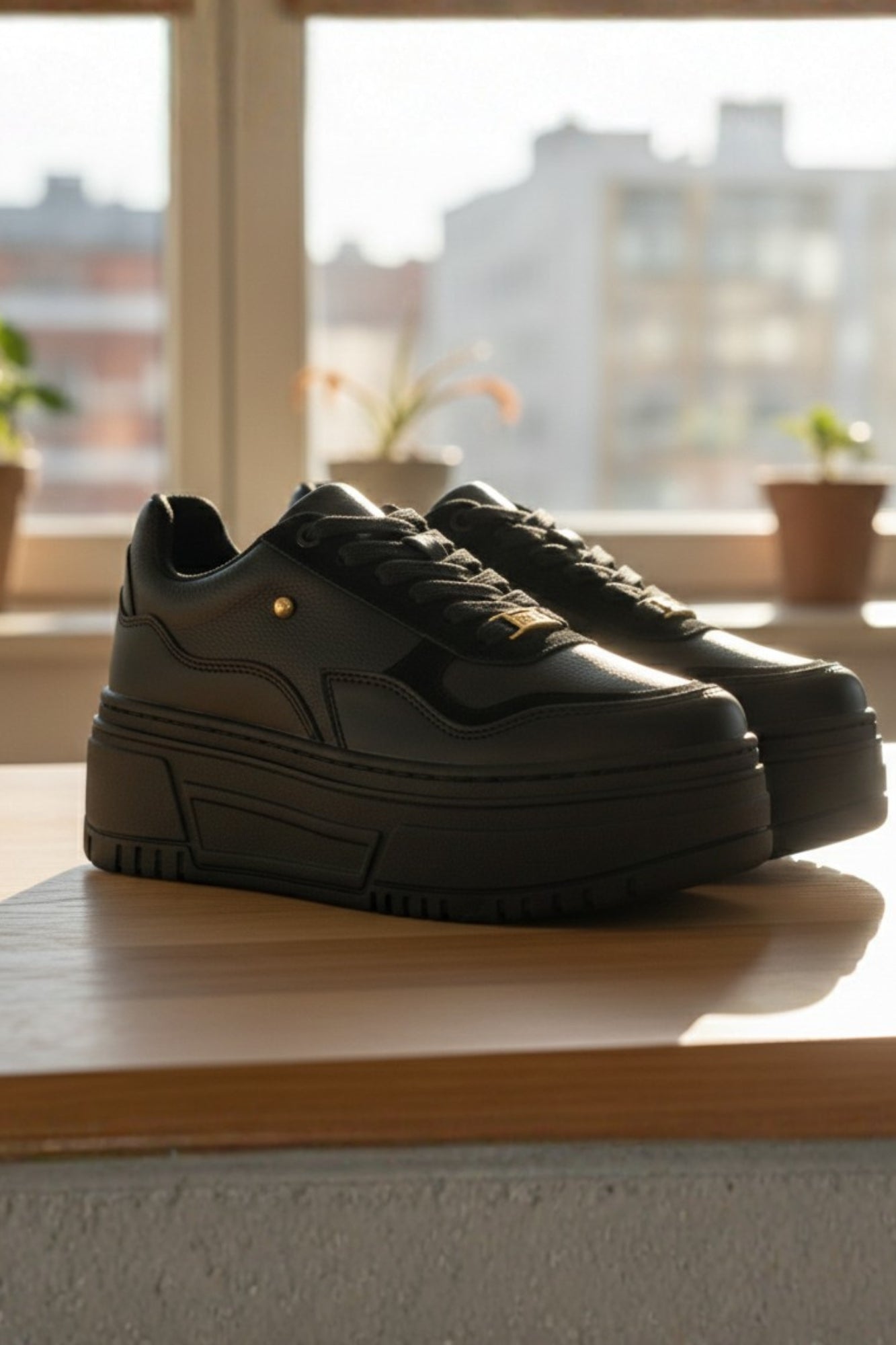 STAR SNEAKERS - BLACK