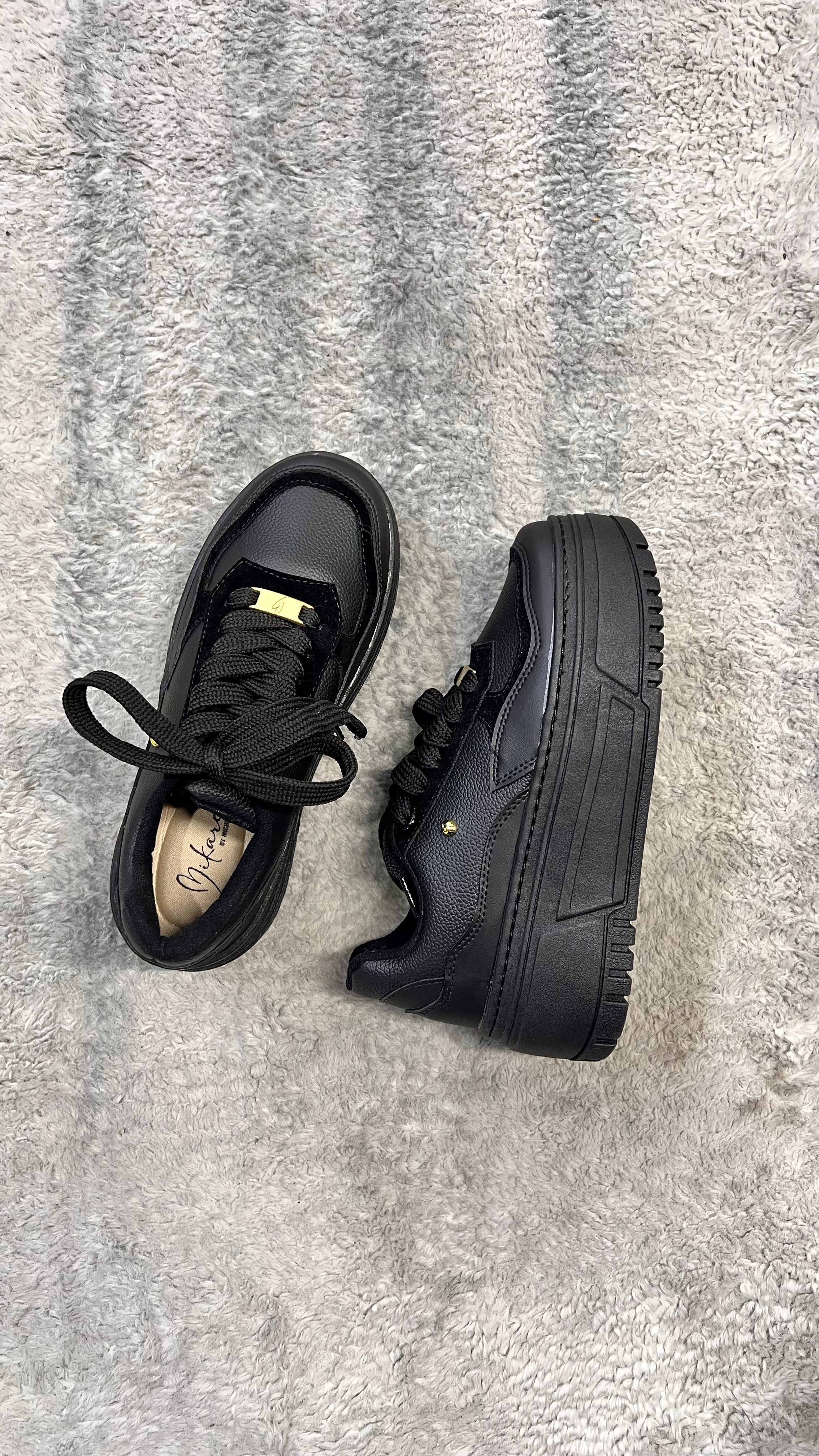 STAR SNEAKERS - BLACK